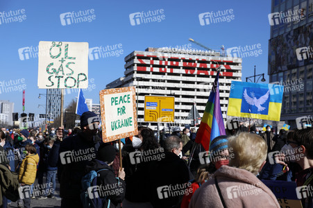 Großdemonstration gegen den Krieg in der Ukraine in Berlin