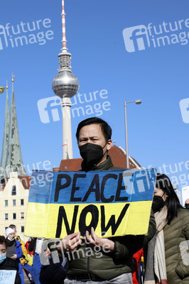 Großdemonstration gegen den Krieg in der Ukraine in Berlin