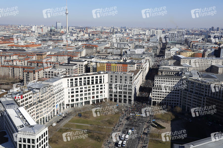 Großdemonstration gegen den Krieg in der Ukraine in Berlin