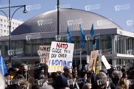 Großdemonstration gegen den Krieg in der Ukraine in Berlin