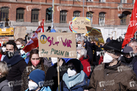 Großdemonstration gegen den Krieg in der Ukraine in Berlin