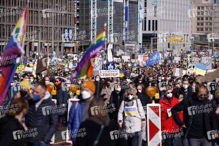 Großdemonstration gegen den Krieg in der Ukraine in Berlin