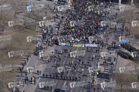 Großdemonstration gegen den Krieg in der Ukraine in Berlin