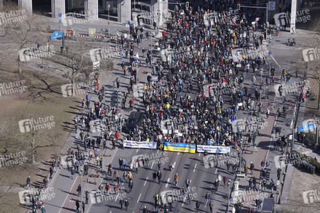 Großdemonstration gegen den Krieg in der Ukraine in Berlin
