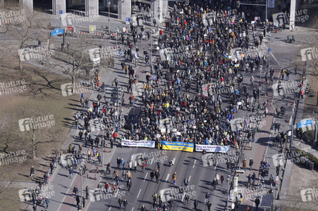 Großdemonstration gegen den Krieg in der Ukraine in Berlin