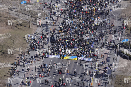 Großdemonstration gegen den Krieg in der Ukraine in Berlin