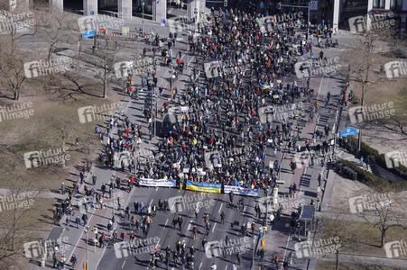 Großdemonstration gegen den Krieg in der Ukraine in Berlin