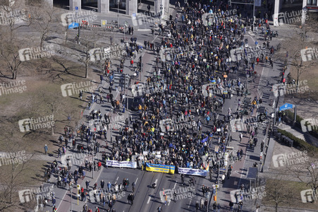 Großdemonstration gegen den Krieg in der Ukraine in Berlin