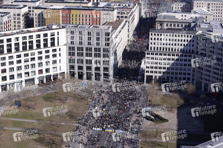 Großdemonstration gegen den Krieg in der Ukraine in Berlin