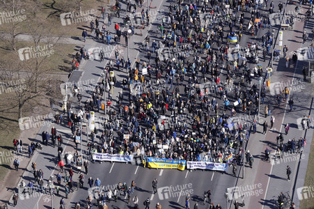 Großdemonstration gegen den Krieg in der Ukraine in Berlin