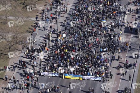Großdemonstration gegen den Krieg in der Ukraine in Berlin