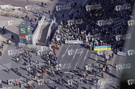 Großdemonstration gegen den Krieg in der Ukraine in Berlin