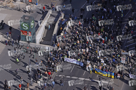 Großdemonstration gegen den Krieg in der Ukraine in Berlin