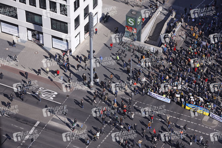 Großdemonstration gegen den Krieg in der Ukraine in Berlin