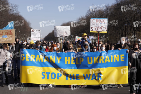 Großdemonstration gegen den Krieg in der Ukraine in Berlin