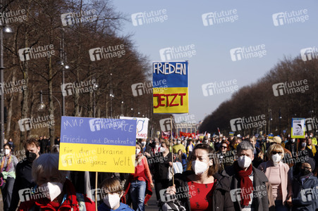 Großdemonstration gegen den Krieg in der Ukraine in Berlin
