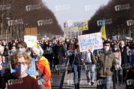 Großdemonstration gegen den Krieg in der Ukraine in Berlin