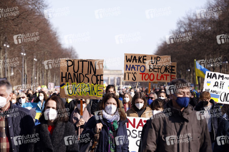 Großdemonstration gegen den Krieg in der Ukraine in Berlin