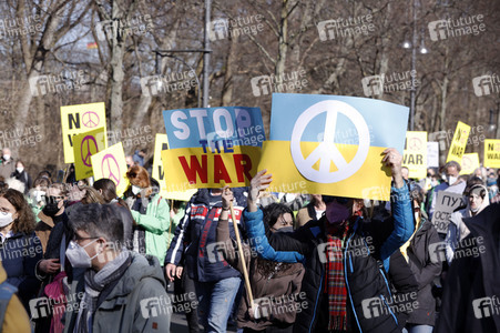 Großdemonstration gegen den Krieg in der Ukraine in Berlin