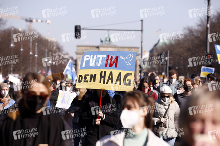 Großdemonstration gegen den Krieg in der Ukraine in Berlin