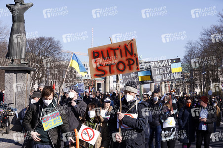 Großdemonstration gegen den Krieg in der Ukraine in Berlin
