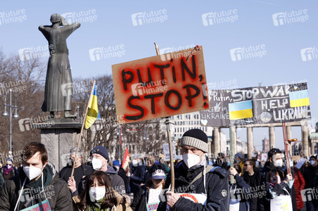 Großdemonstration gegen den Krieg in der Ukraine in Berlin
