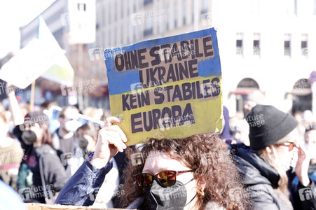 Großdemonstration gegen den Krieg in der Ukraine in Berlin
