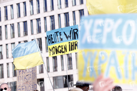 Großdemonstration gegen den Krieg in der Ukraine in Berlin