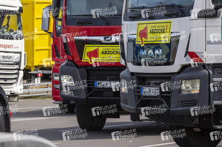 Lkw-Fahrer demonstrieren gegen hohe Spritpreise in Köln