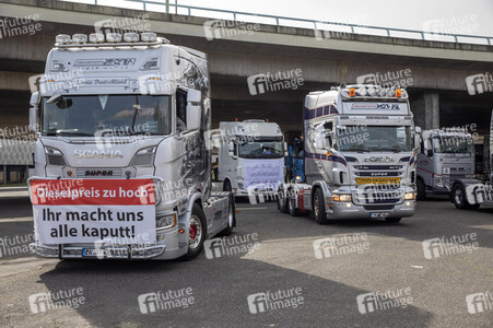 Lkw-Fahrer demonstrieren gegen hohe Spritpreise in Köln