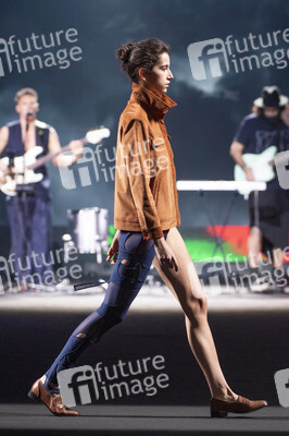 Otrura Fashion Show auf der 75. Mercedes-Benz Fashion Week Madrid
