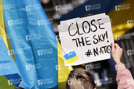 Demo gegen den Krieg in der Ukraine in Köln