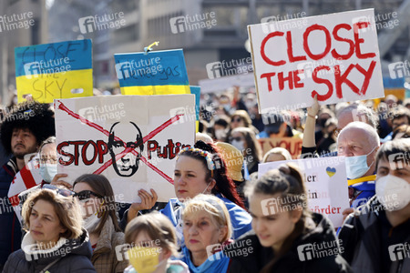 Demo gegen den Krieg in der Ukraine in Köln