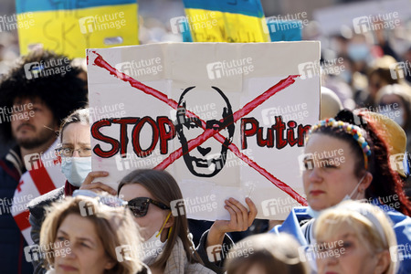 Demo gegen den Krieg in der Ukraine in Köln