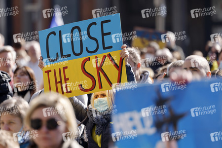 Demo gegen den Krieg in der Ukraine in Köln