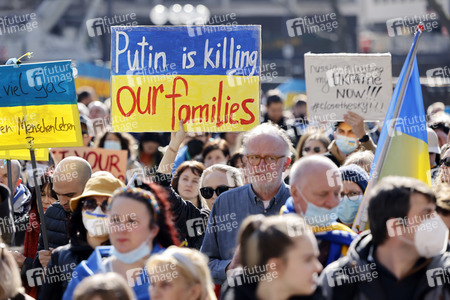 Demo gegen den Krieg in der Ukraine in Köln