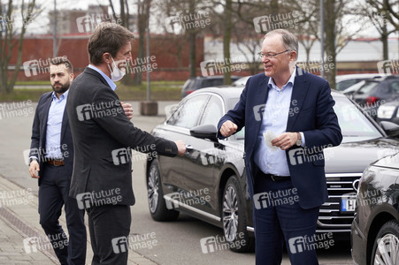 Stephan Weil besucht Unterkünfte für ukrainische Flüchtlinge in Hannover