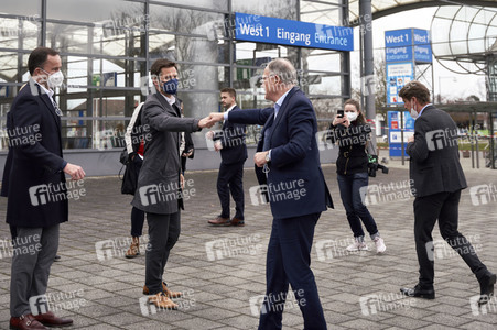 Stephan Weil besucht Unterkünfte für ukrainische Flüchtlinge in Hannover