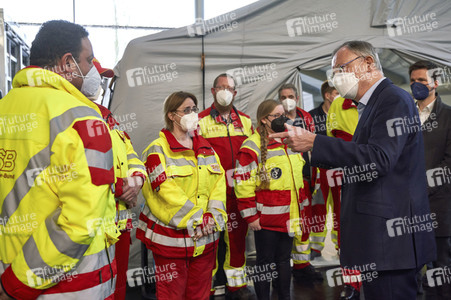 Stephan Weil besucht Unterkünfte für ukrainische Flüchtlinge in Hannover