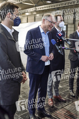 Stephan Weil besucht Unterkünfte für ukrainische Flüchtlinge in Hannover
