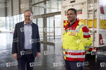 Stephan Weil besucht Unterkünfte für ukrainische Flüchtlinge in Hannover