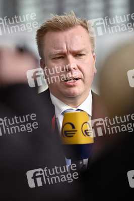 Pressestatement von Antti Kaikkonen im NATO Hauptquartier in Brüssel