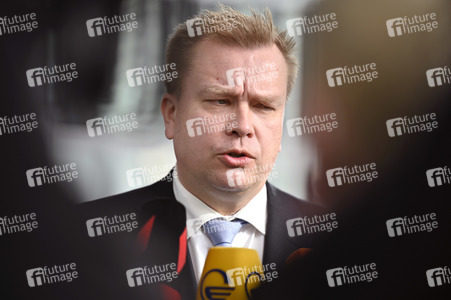 Pressestatement von Antti Kaikkonen im NATO Hauptquartier in Brüssel