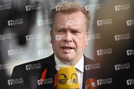 Pressestatement von Antti Kaikkonen im NATO Hauptquartier in Brüssel