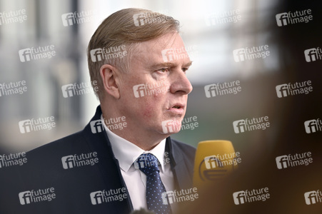 Pressestatement von Kalle Laanet im NATO Hauptquartier in Brüssel