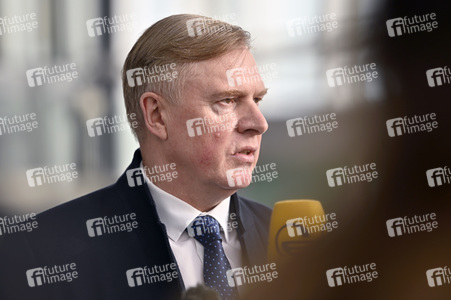Pressestatement von Kalle Laanet im NATO Hauptquartier in Brüssel