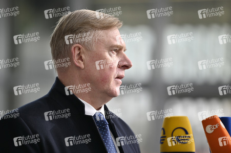 Pressestatement von Kalle Laanet im NATO Hauptquartier in Brüssel