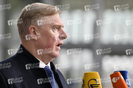 Pressestatement von Kalle Laanet im NATO Hauptquartier in Brüssel