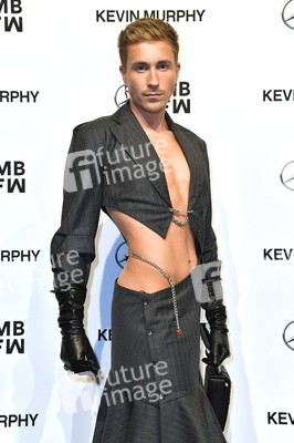 Esther Perbandt Fashion Show auf der Berlin Fashion Week Autumn/Winter 2022