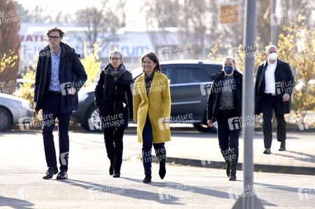 Annalena Baerbock besucht Notunterkünfte für Ukraine-Flüchtlinge in Hannover